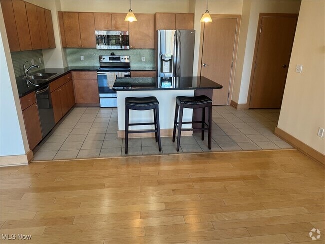 Building Photo - 2030 Euclid Ave Unit 201 Rental
