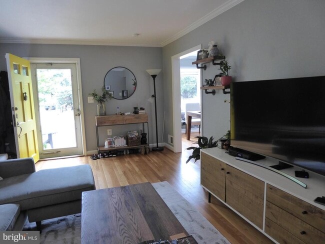 Photo - 323 S Adams St