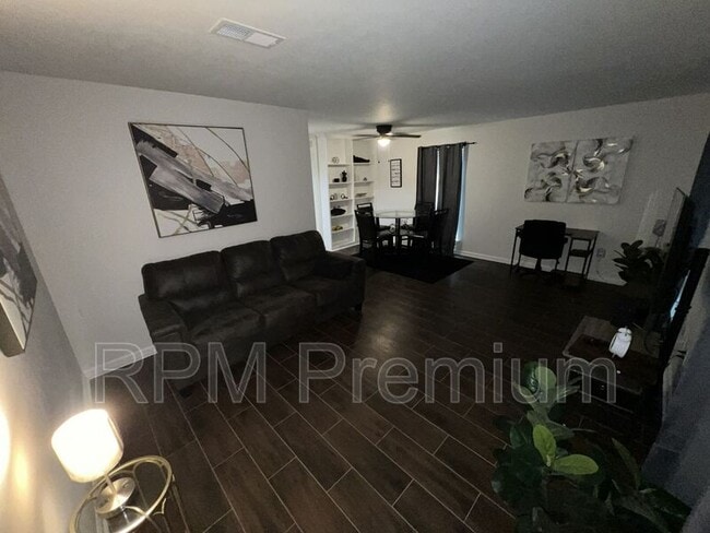 Building Photo - 4547 Alvin Dark Unit Apt #2