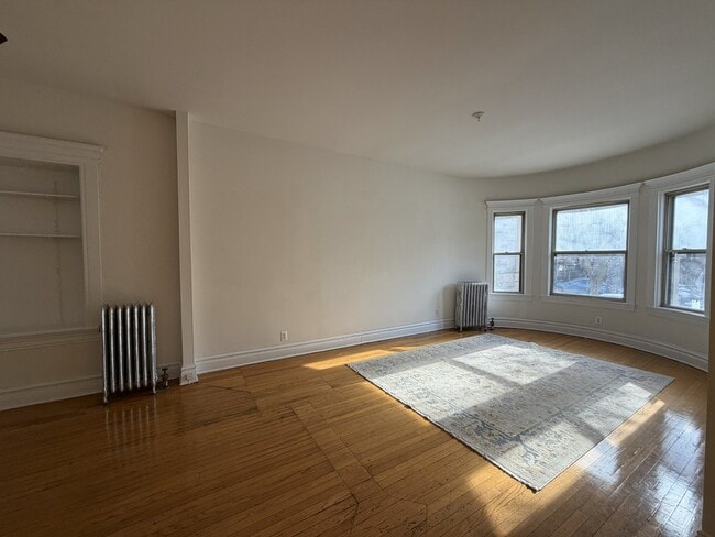 Photo - 668 W Sheridan Rd Unit 1