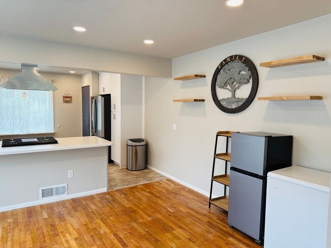 Photo - BRAND NEW REMODEL Unit Near Hospitals: 2 Bedroom 2 Bath