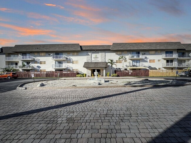 Building Photo - Comfortable & Convenient Condo Near Dadeland Mall & Baptist Hospital Unit Apt 317E