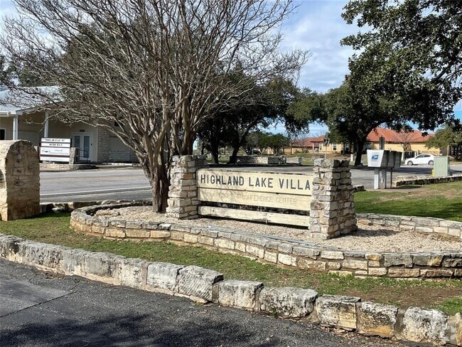 Building Photo - 21013 Highland Lake Dr Rental