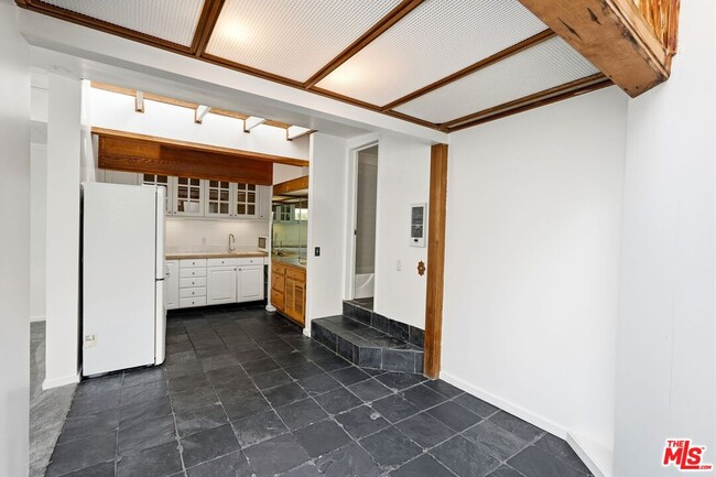 Photo - 6456 Surfside Way