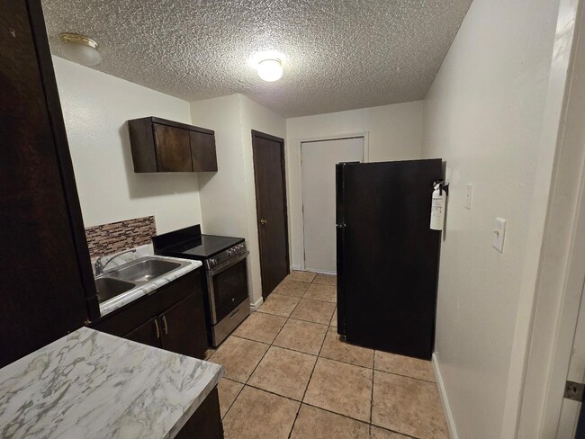 Photo - 1250 Pate St