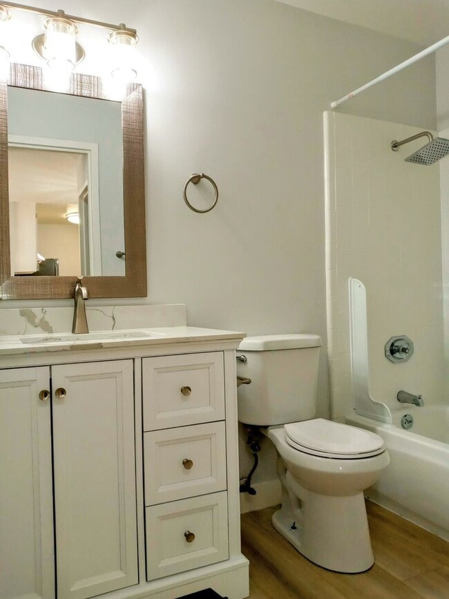 Photo - Refurbished Second Floor 1bd Condo With Pool & In-unit Laundry Unidad 25