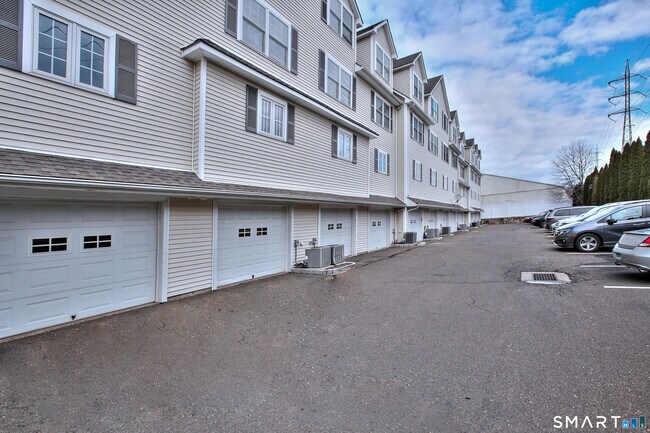 Photo - 39 Maple Tree Ave Unit 52