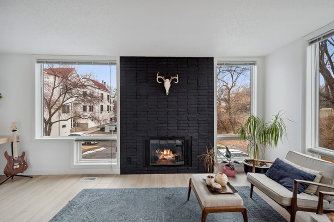Building Photo - 3022 Lake Shore Dr Unit A