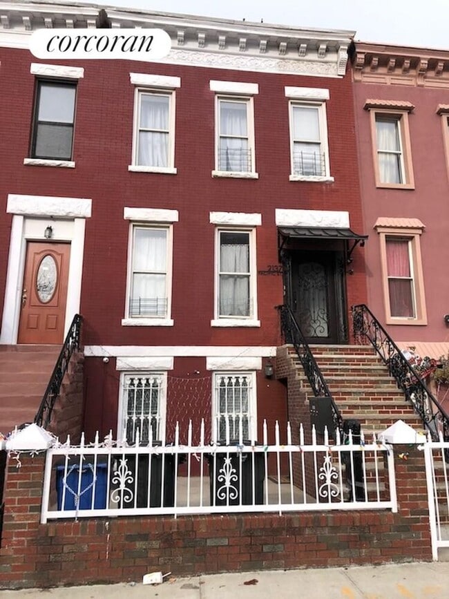 Photo - 2137 Pacific St