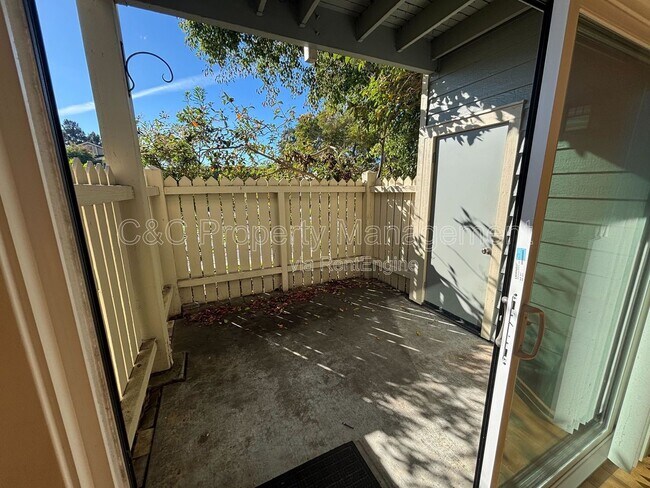 Photo - 75 Shoreline Ct