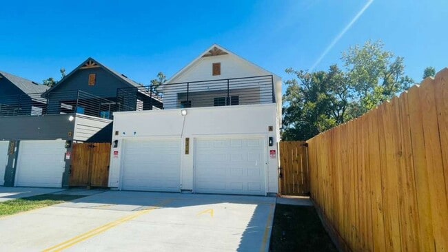 Photo - Stunning Duplex with Garage & Modern Finishes