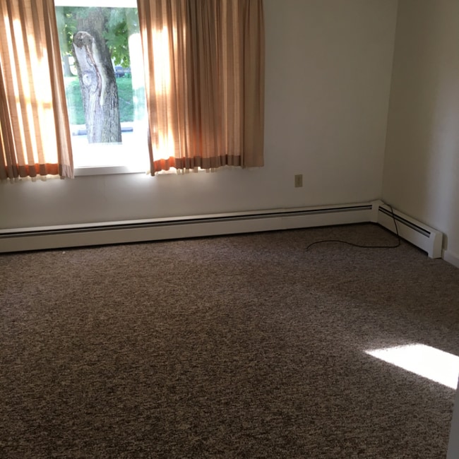 Photo - 121 W Colebrook St