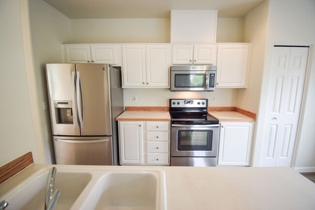 Photo - Astounding Condo End Unit, Garage include...