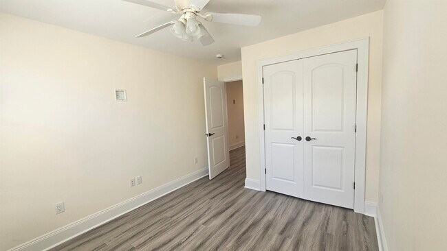 9103 Bergenwood Ave Unit 2R
