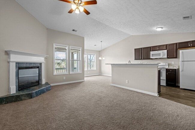 Building Photo - Freshly Remodeled 3rd Floor Apartment