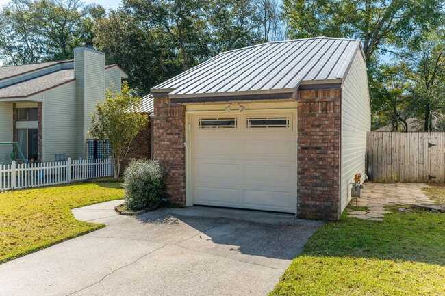 Photo - 101 Cedar Ridge Way