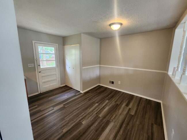 Photo - Updated 3 bedroom 1 bath in Fairdale with ...