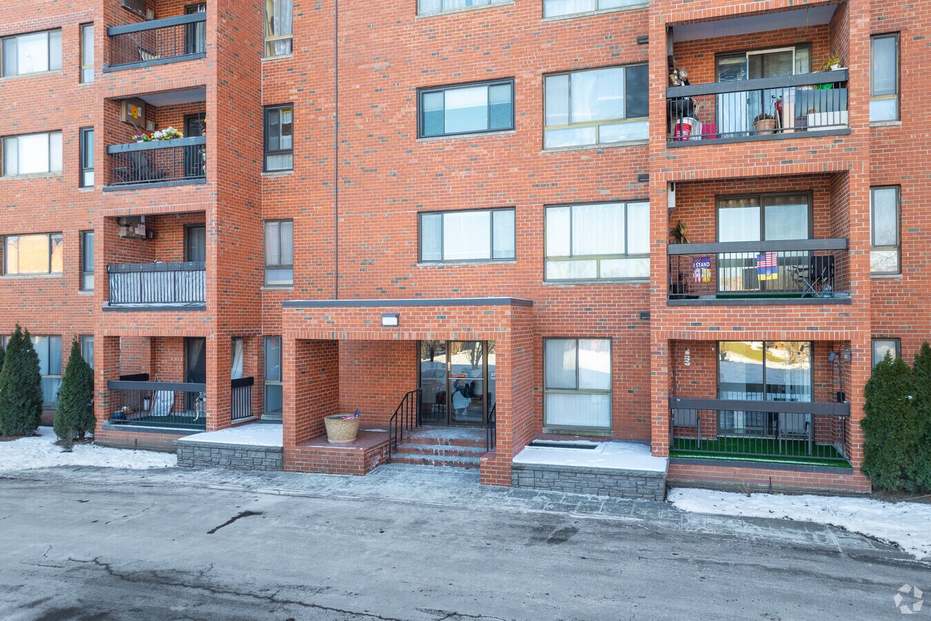 Photo - Triumvera Capri Court