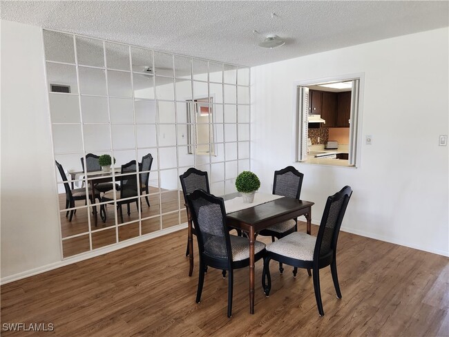 Building Photo - 300 Valley Stream Dr Unit D-5 Rental