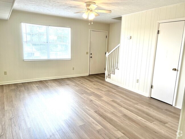 Building Photo - 3812 Memorial Blvd Unit 6 Rental