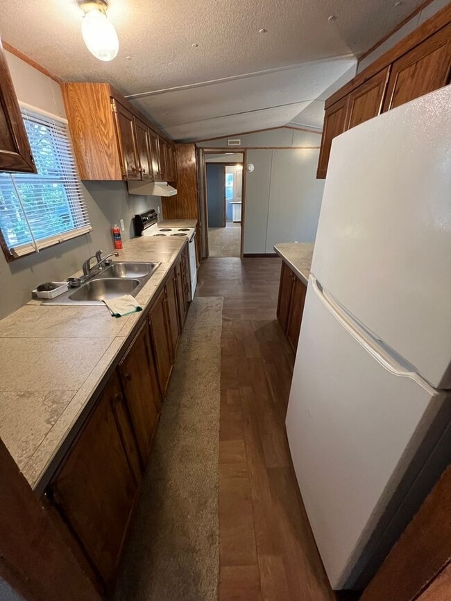 Photo - 103 Thompson Rd