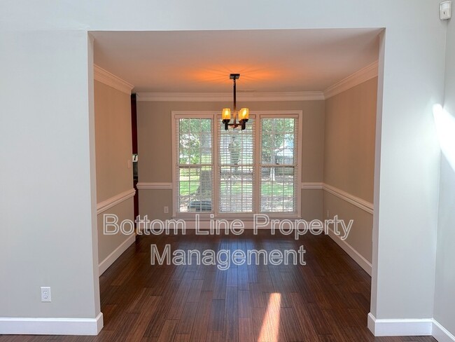 Photo - 2321 Heathershire Ln