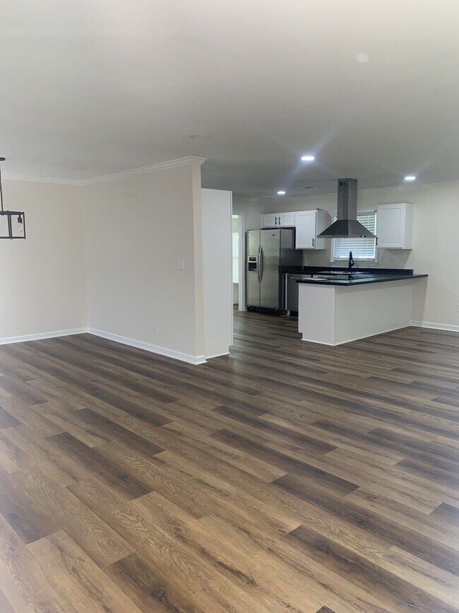 Photo - 411 Connecticut Dr