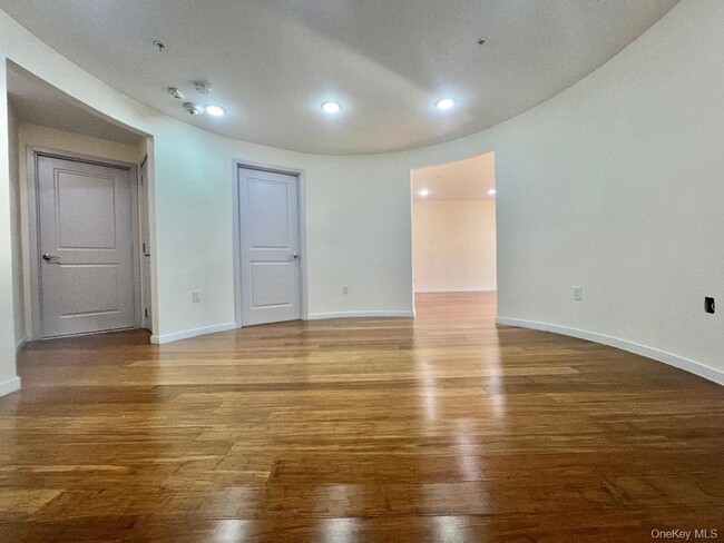 Photo - 55 S Middle Neck Rd Unit 4 C