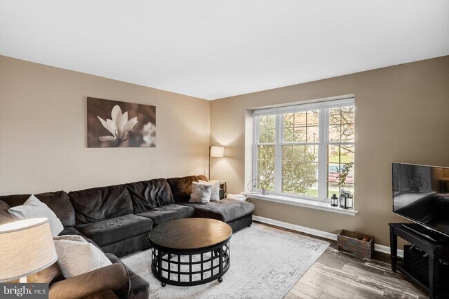 Photo - 44 Burgundy Dr