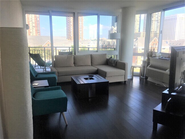 Photo - 20 2ND St Unidad 703