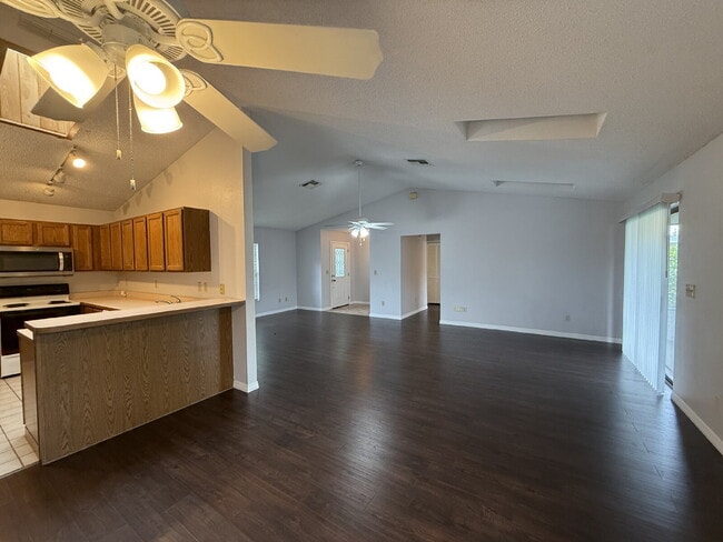 Photo - Charming 3 Bedroom with 2 Full Baths in Ca...