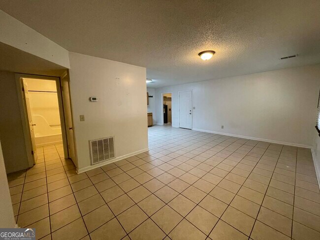 Photo - 205 Merlin Dr