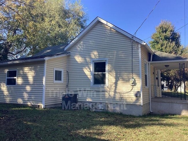 Building Photo - 535 S Adams St