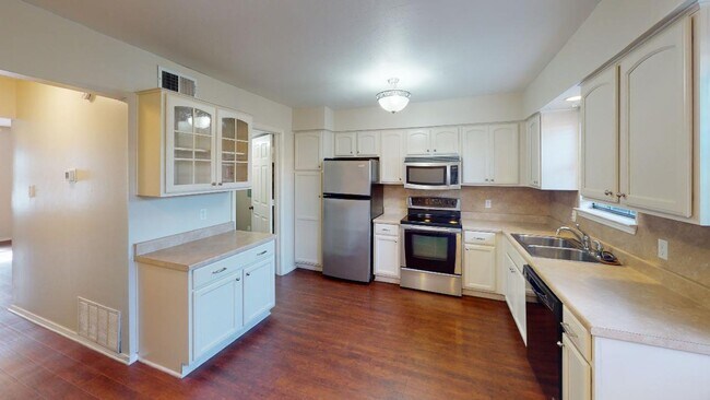 Photo - Charming 2/2.5 Condo at Canterbury Near Ba...