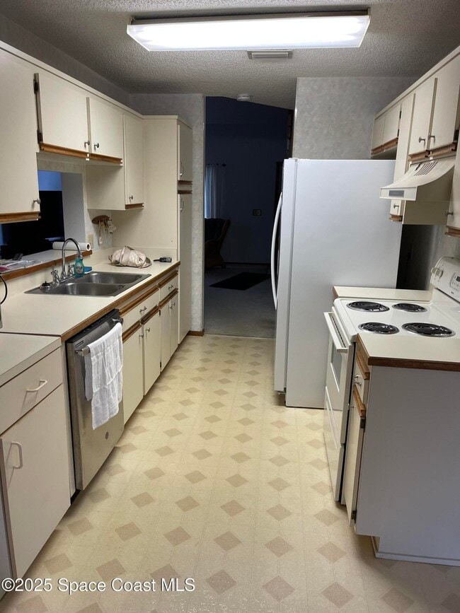 Photo - 1547 Clover Cir