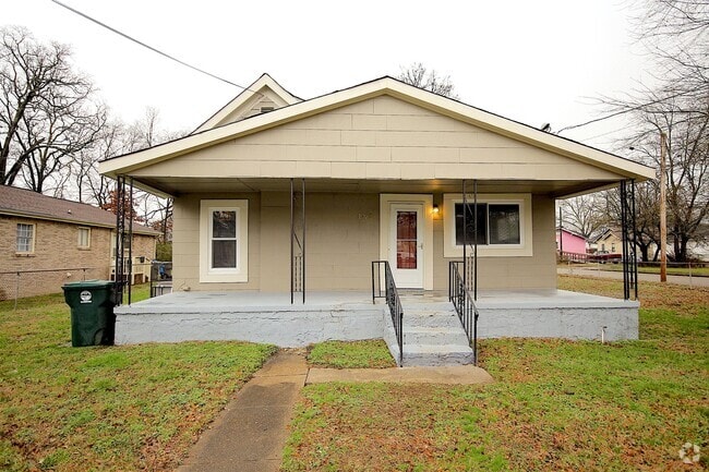 Building Photo - Recently updated 3 bed 2 bath - Move In Re... Rental