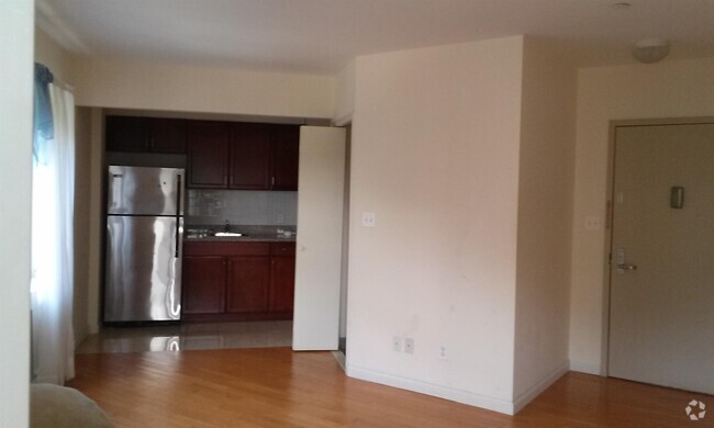 Building Photo - 102-23 Horace Harding Expy Unit 3A Rental