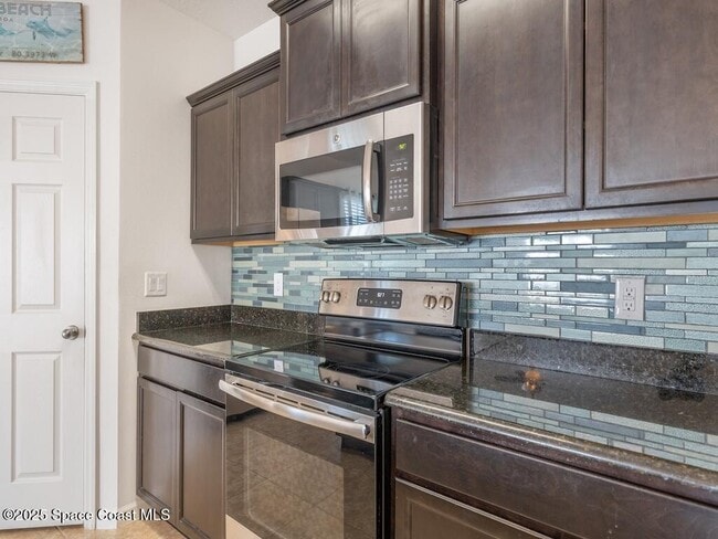 Photo - 1440 Lexington Square SW