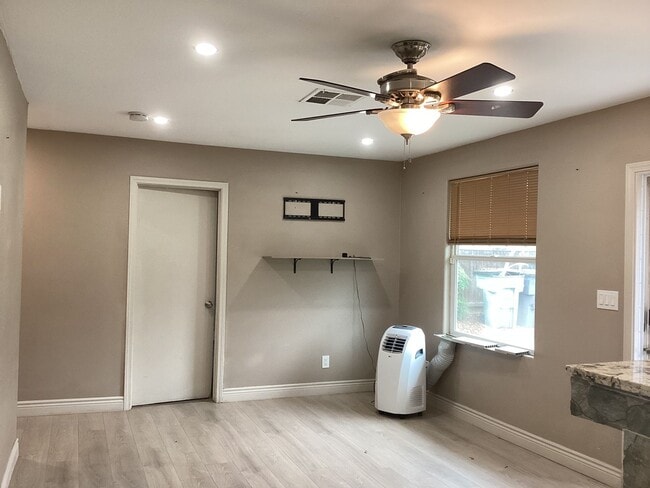 Photo - 1222 W Saginaw Way