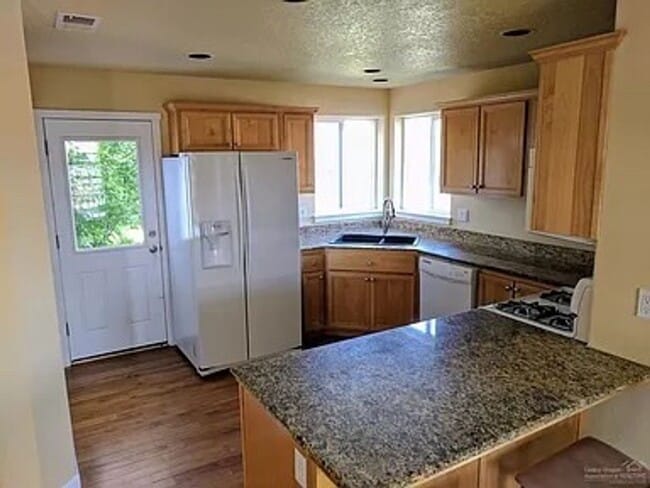 Photo - 3 Bed 2.5 Bath Home in desirable location!