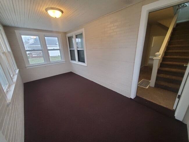 Building Photo - 4 Bedroom, 1 Bathroom home just South of D...