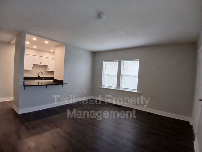 Photo - 2727 Campbell St