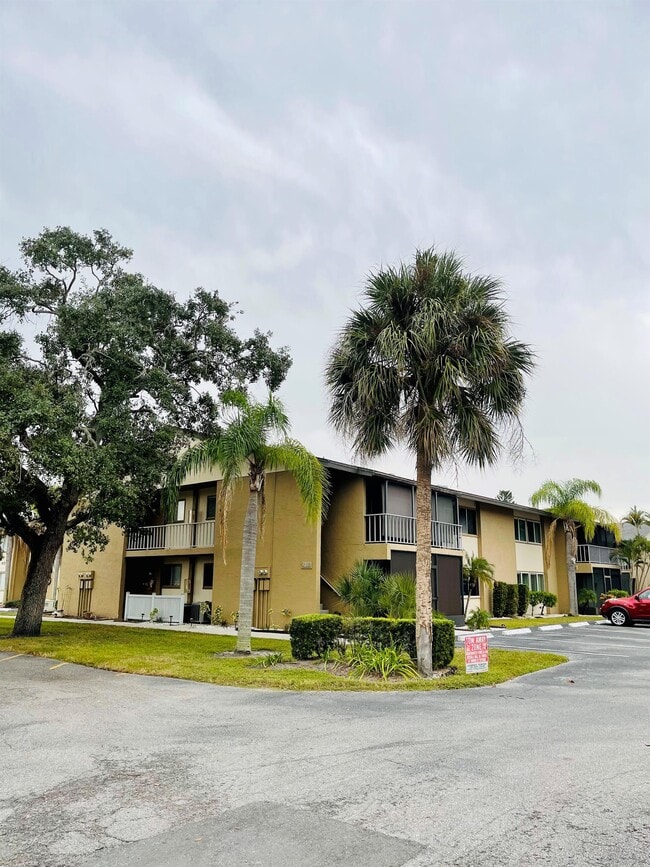 Building Photo - 2950 Clark Rd