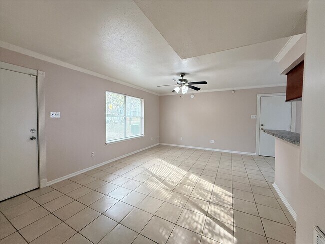 Photo - 208 Laurie Ln