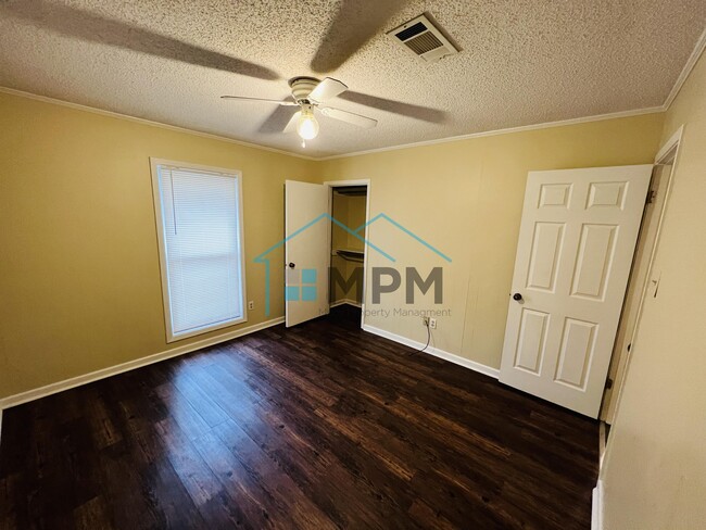 Photo - 229 Hillside Cir