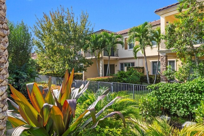 Photo - 170 Sword Fern Pl