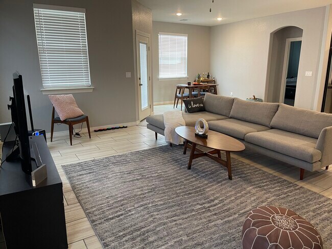 Photo - 4704 Marisabel Azcarate St