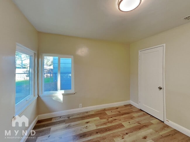 Photo - 1852 Grand Ave