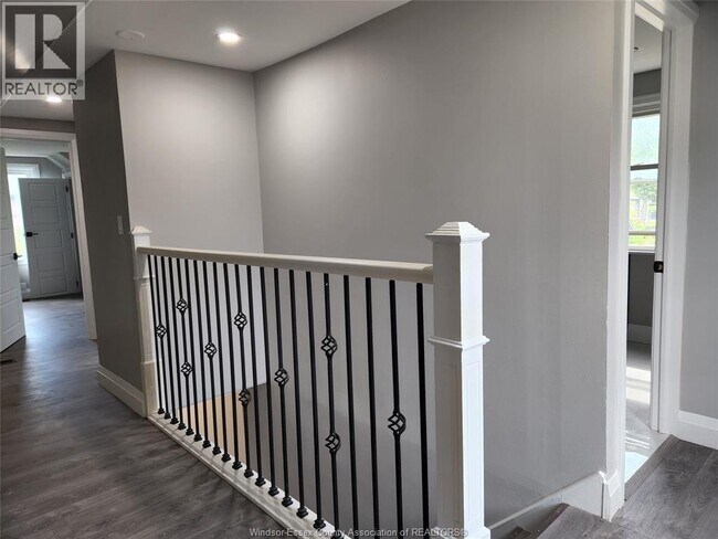 Photo - 4221 Kennedy Dr E