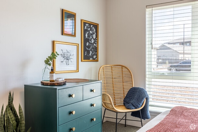 1BR, 1BA - 745SF